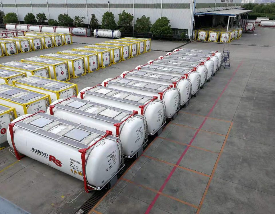 parcheggio dei nuovi tank container della RubinoRS