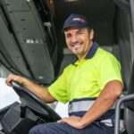 Container tank, autista a lavoro